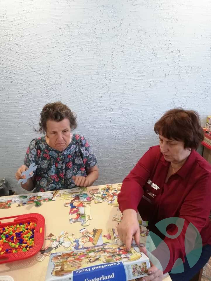 Дом престарелых г. Красноярск: Занятия направленные на мышление и память,проводятся с реабилитологом